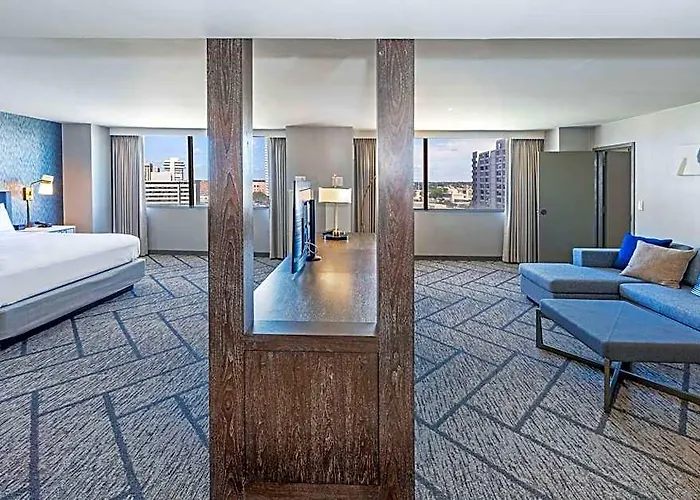 Hotel Doubletree By Hilton Downtown 4*