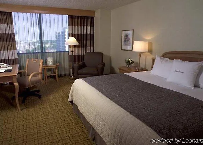 Doubletree By Hilton Downtown 4*